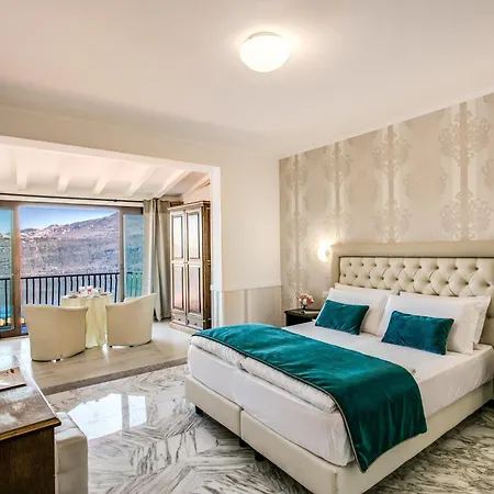 Castel Vecchio فندق