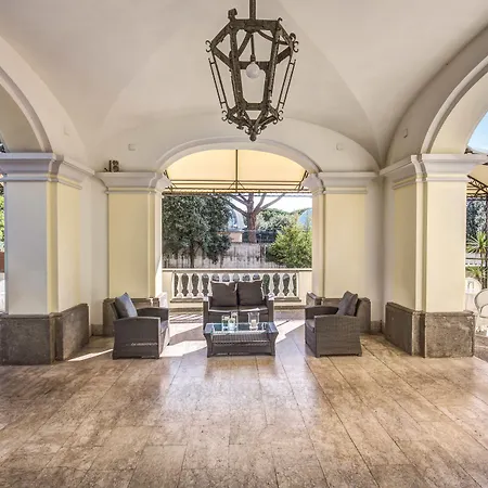 Castel Vecchio فندق