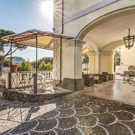 Castel Vecchio فندق 4*