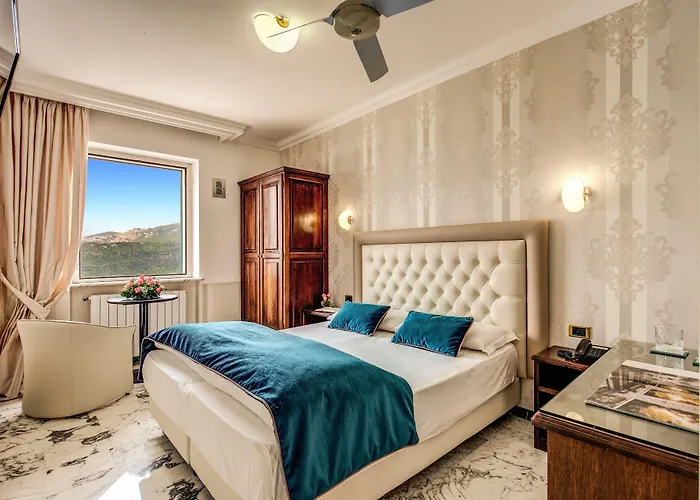 カステル ヴェッキオ 4* カステル・ガンドルフォ