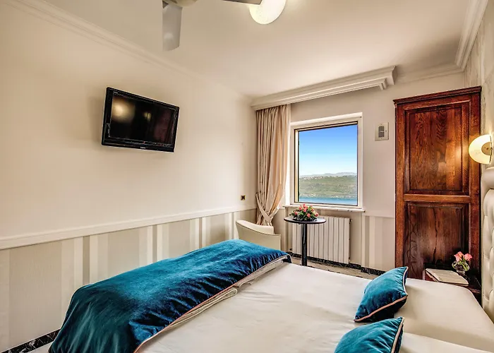 ホテル カステル ヴェッキオ カステル・ガンドルフォ