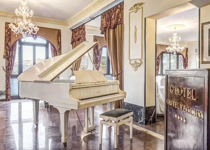 ホテル カステル ヴェッキオ 4*