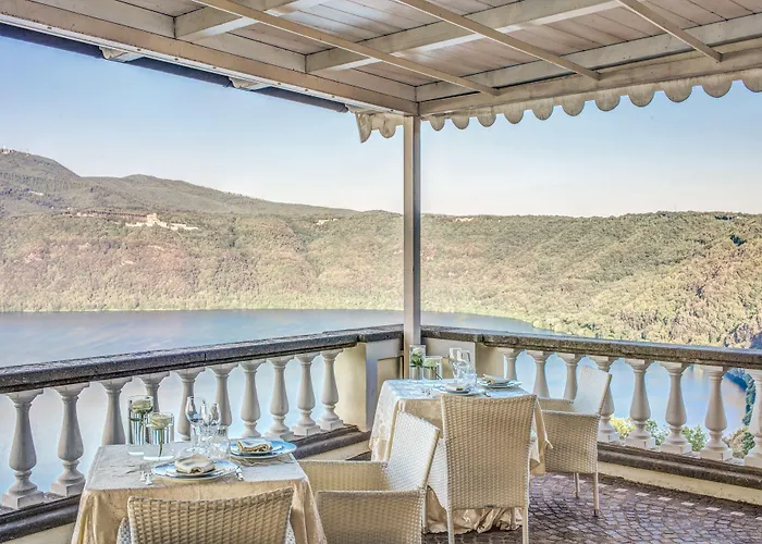 カステル ヴェッキオ 4* カステル・ガンドルフォ